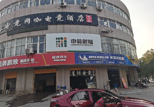 台前发光字招牌安装流程。