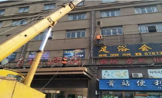台前安装较高的门店招牌有什么好的方法？