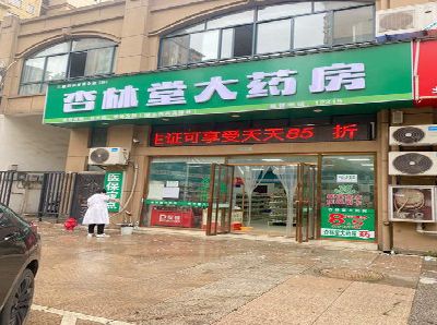 台前铝塑板门头招牌的特点。